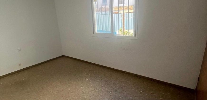 AMPLIO PISO EN CALLE ARRECIFE !! MORON DE LA FRONTERA.