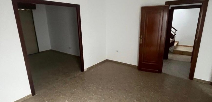 AMPLIO PISO EN CALLE ARRECIFE !! MORON DE LA FRONTERA.