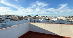 Amplia Propiedad con Cochera en calle Jaboneria.- Morón de la Frontera.