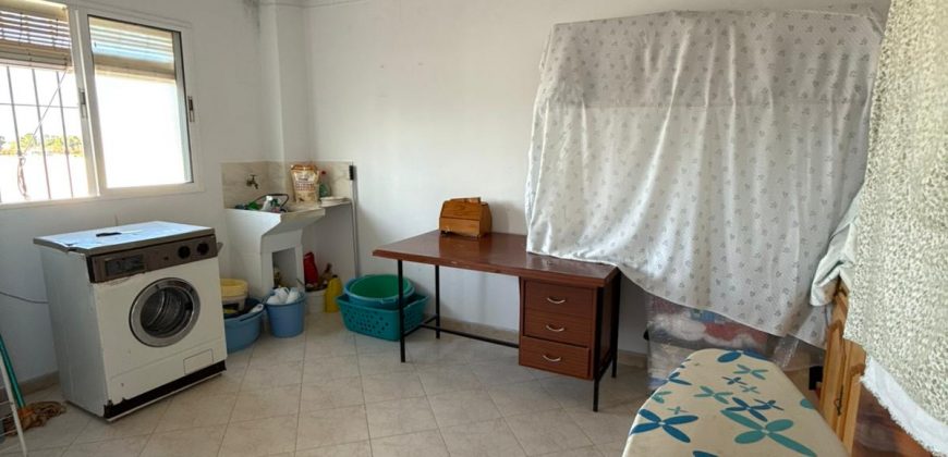 Amplia Propiedad con Cochera en calle Jaboneria.- Morón de la Frontera.