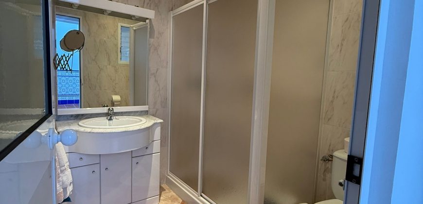 Amplia Propiedad con Cochera en calle Jaboneria.- Morón de la Frontera.