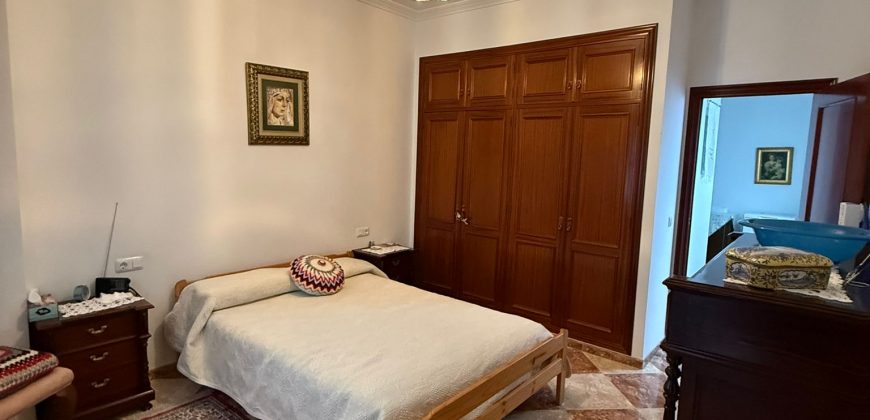 Amplia Propiedad con Cochera en calle Jaboneria.- Morón de la Frontera.