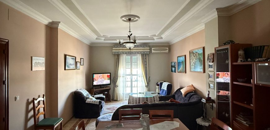 Amplia Propiedad con Cochera en calle Jaboneria.- Morón de la Frontera.