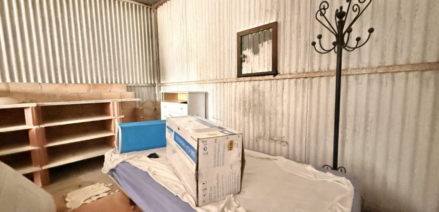 Finca rústica a pie de carretera, situada en el Camino de las Arcas, a la salida de Las Cabezas de San Juan.