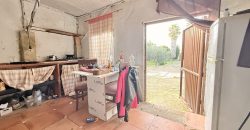 Finca rústica a pie de carretera, situada en el Camino de las Arcas, a la salida de Las Cabezas de San Juan.