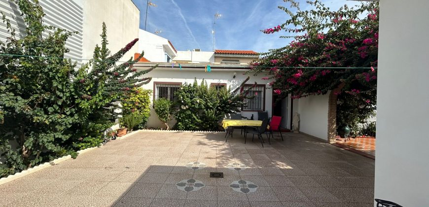 VIVIENDA INDEPENDIENTE EN SANTUARIO- CHIPIONA