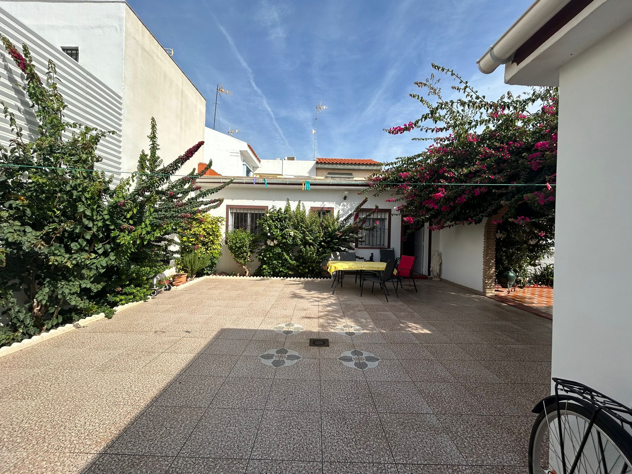 VIVIENDA INDEPENDIENTE EN SANTUARIO- CHIPIONA