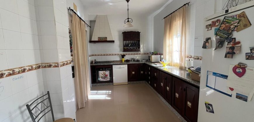 CHALET ADOSADO EN VENTA EN HUÉVAR DEL ALJARAFE.