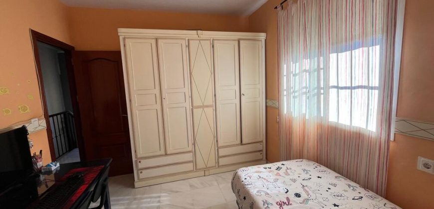 CHALET ADOSADO EN VENTA EN HUÉVAR DEL ALJARAFE.