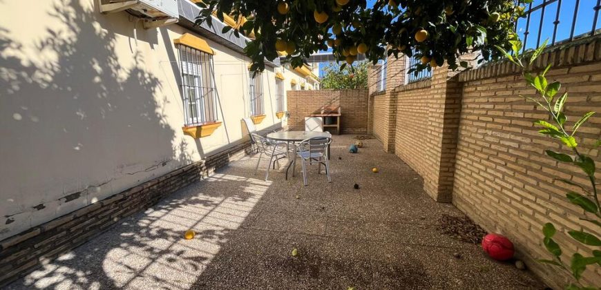 CHALET ADOSADO EN VENTA EN HUÉVAR DEL ALJARAFE.