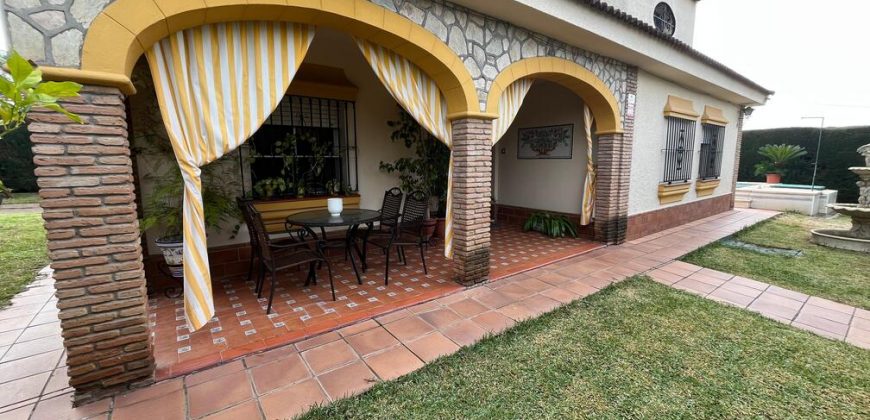 Venta de Chalet Independiente en Palomares del Río.