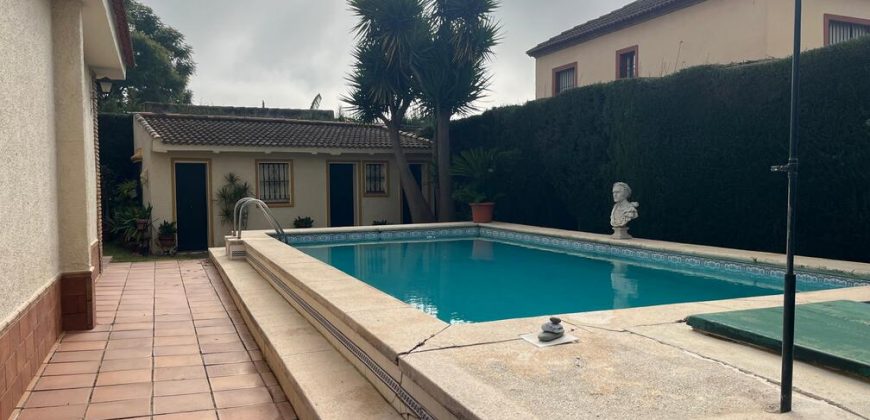 Venta de Chalet Independiente en Palomares del Río.