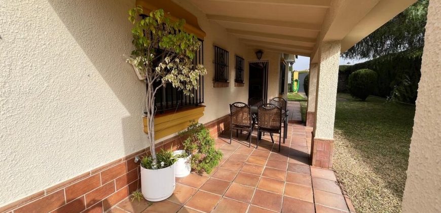 Venta de Chalet Independiente en Palomares del Río.