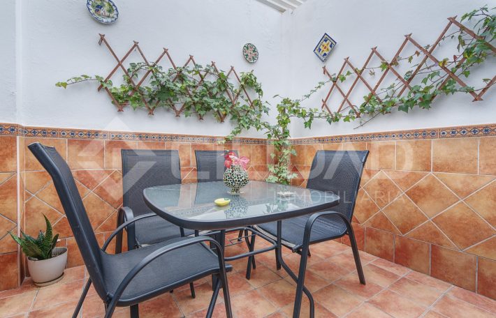 Espectacular vivienda de 4 plantas en venta – Zona de la Bulevar, Lebrija