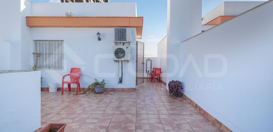 Espectacular vivienda de 4 plantas en venta – Zona de la Bulevar, Lebrija