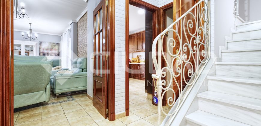 Espectacular vivienda de 4 plantas en venta – Zona de la Bulevar, Lebrija