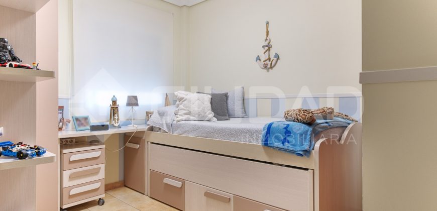 Espectacular vivienda de 4 plantas en venta – Zona de la Bulevar, Lebrija