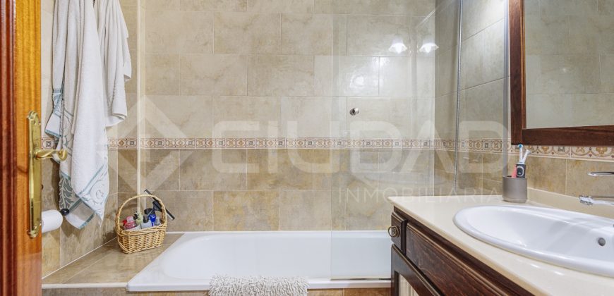 Espectacular vivienda de 4 plantas en venta – Zona de la Bulevar, Lebrija