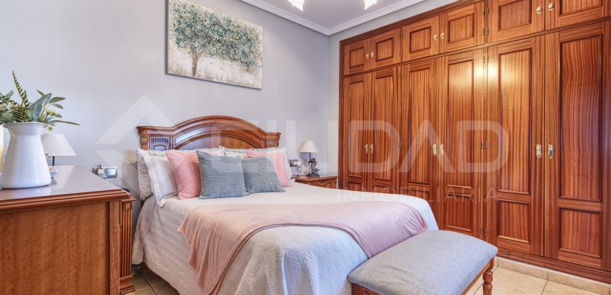 Espectacular vivienda de 4 plantas en venta – Zona de la Bulevar, Lebrija