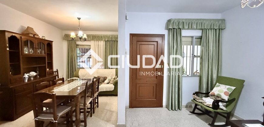 ADOSADO EN LA ZONA DEL RECREO – LEBRIJA