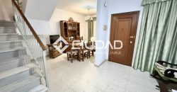 ADOSADO EN LA ZONA DEL RECREO – LEBRIJA