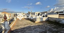 Casa independiente de 2 plantas y con cochera — Zona La Silera, pleno centro de Lebrija.