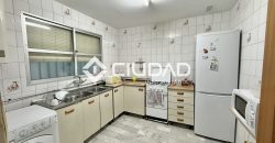 ADOSADO EN LA ZONA DEL RECREO – LEBRIJA