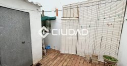 ADOSADO EN LA ZONA DEL RECREO – LEBRIJA