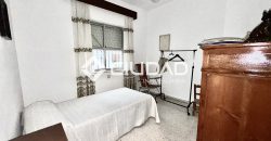 ADOSADO EN LA ZONA DEL RECREO – LEBRIJA