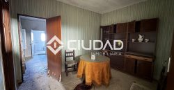 Casa independiente de 2 plantas y con cochera — Zona La Silera, pleno centro de Lebrija.