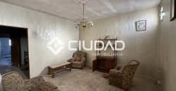 Casa independiente de 2 plantas y con cochera — Zona La Silera, pleno centro de Lebrija.