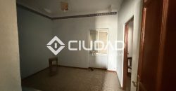 Casa independiente de 2 plantas y con cochera — Zona La Silera, pleno centro de Lebrija.