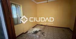 Casa independiente de 2 plantas y con cochera — Zona La Silera, pleno centro de Lebrija.