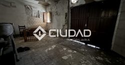 Casa independiente de 2 plantas y con cochera — Zona La Silera, pleno centro de Lebrija.