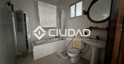 Casa independiente de 2 plantas y con cochera — Zona La Silera, pleno centro de Lebrija.