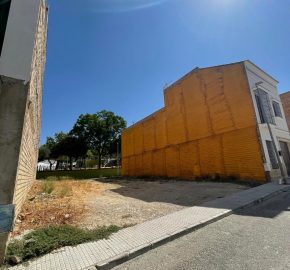 MAGNIFICO SOLAR EN CALLE ALAMEÑO