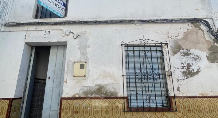 MAGNIFICA VIVIENDA EN CALLE MIRAFLORES