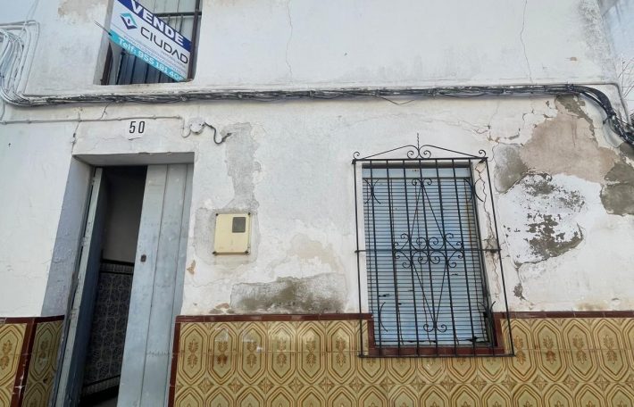 MAGNIFICA VIVIENDA EN CALLE MIRAFLORES