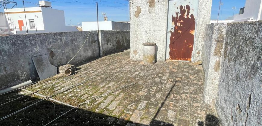 MAGNIFICA VIVIENDA EN CALLE MIRAFLORES