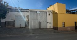 MAGNIFICO TERRENO CON 2 CASAS