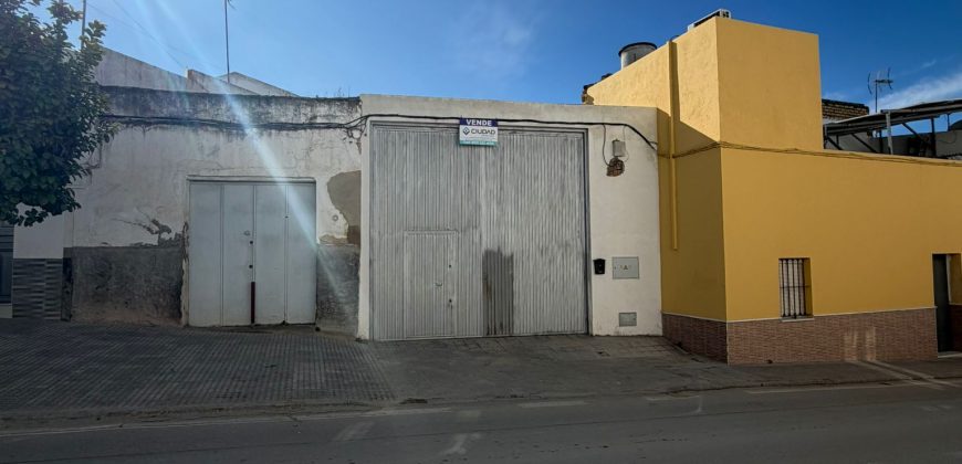 MAGNIFICO TERRENO CON 2 CASAS