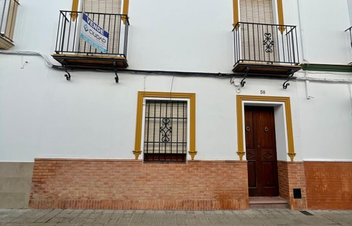 MAGNIFICA CASA EN CALLE CASTELAR