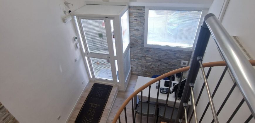 Se vende local con cambio a apartamento vacacional en San Juan – Barrio Alto.