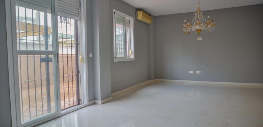 EXCLUSIVO CHALET EN VENTA EN PLENO CORAZÓN DE CAMAS