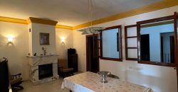 CASA CON COCHERA EN FUENTES DE ANDALUCIA.