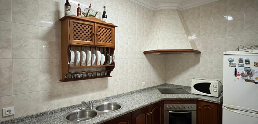 CASA CON COCHERA EN FUENTES DE ANDALUCIA.