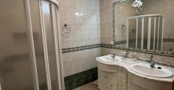 CASA CON COCHERA EN FUENTES DE ANDALUCIA.