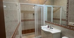 CASA CON COCHERA EN FUENTES DE ANDALUCIA.