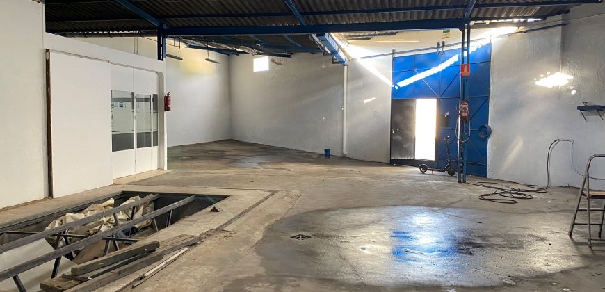 NAVE EN CARRETERA DE CARMONA.