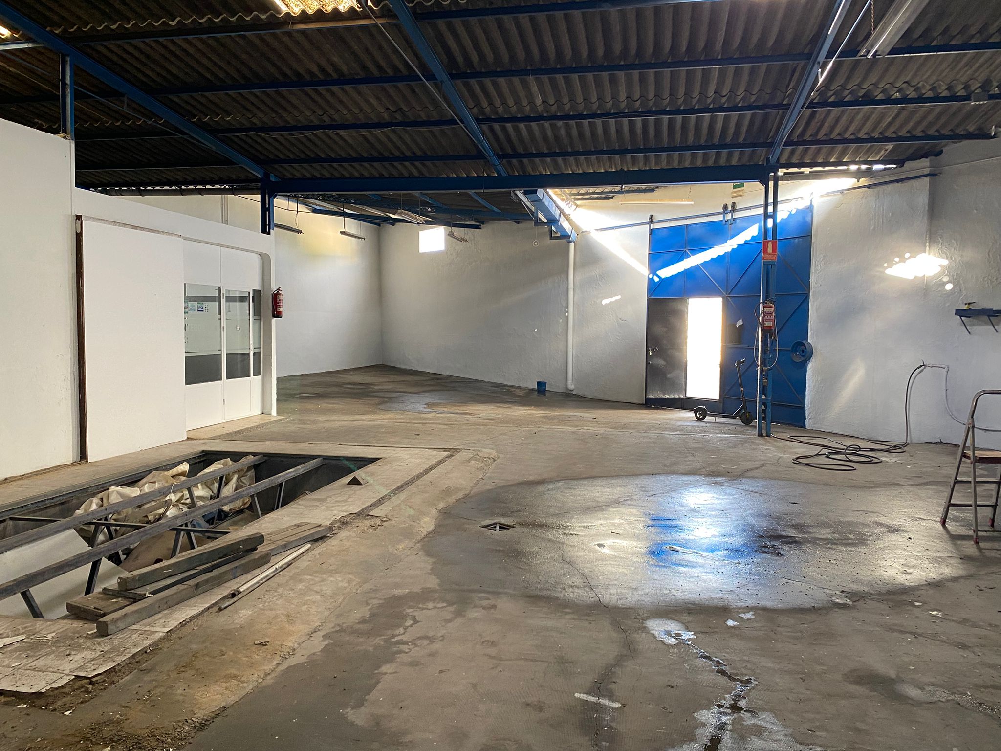 NAVE EN CARRETERA DE CARMONA.